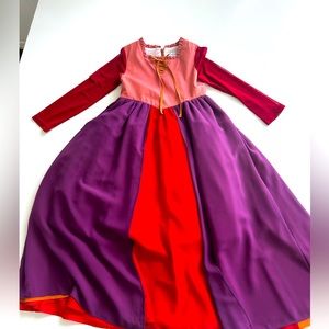 Hocus pocus Sarah Sanderson costume- only little once- 6 with purple hooded cape